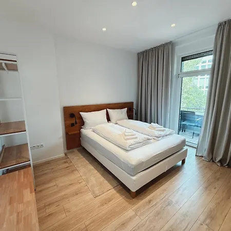 Hozo 9 - Wifi, Balcony, 2 Sleeping Rooms, Up To 6 Persons, Train Station